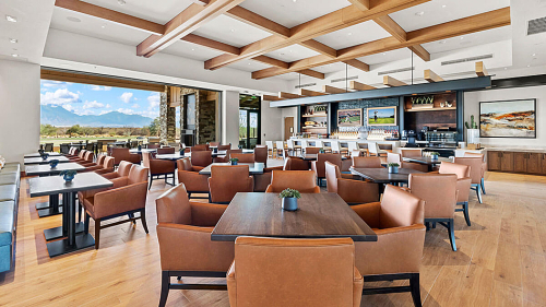 At Horizon's, residents enjoy indoor seating, outdoor terrace dining, and spectacular mountain and desert views.